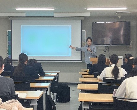 wɑ΂AƃpbP[W̊ւɂĂ̍u̗lq